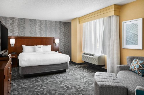 Courtyard by Marriott Newark Downtown - image 12