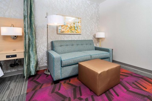 Home2 Suites By Hilton Newark Airport - image 2