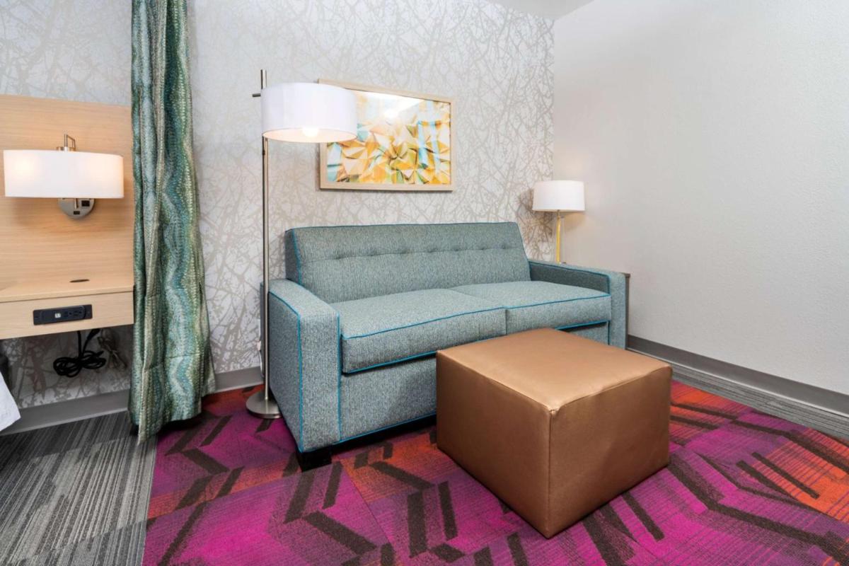 Home2 Suites By Hilton Newark Airport - image 2