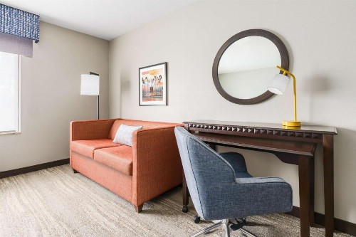 Hampton Inn & Suites Thousand Oaks - image 12