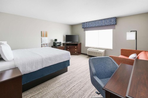 Hampton Inn & Suites Thousand Oaks - image 13