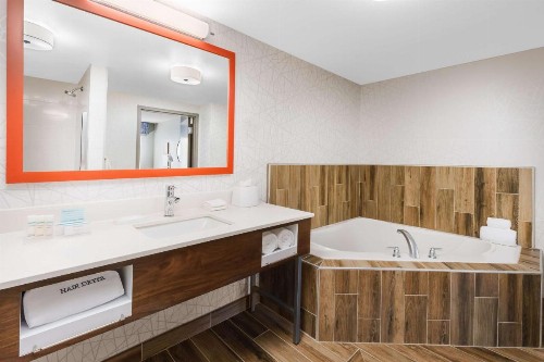 Hampton Inn & Suites Thousand Oaks - image 26