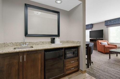 Hampton Inn & Suites Thousand Oaks - image 28