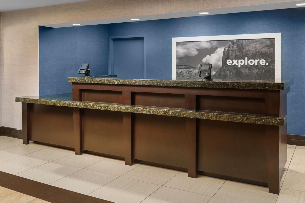 Hampton Inn & Suites Thousand Oaks - image 3