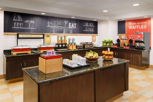 Hampton Inn & Suites Thousand Oaks - image 7