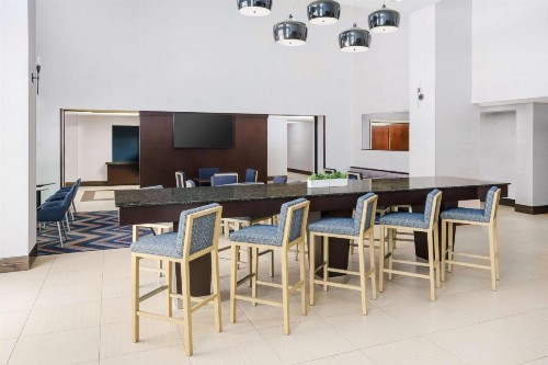 Hampton Inn & Suites Thousand Oaks - image 8