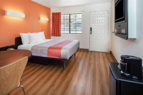 Motel 6-Thousand Oaks CA - image 2