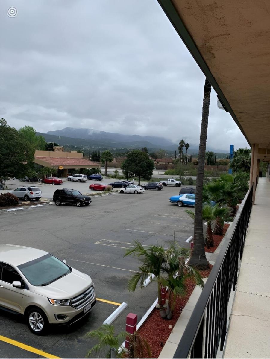 Americas Best Value Inn Thousand Oaks - image 2