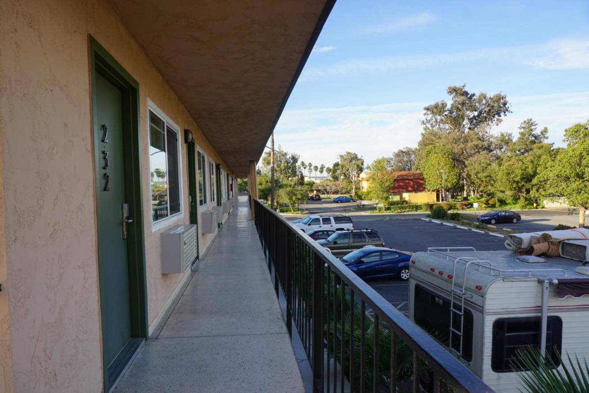 Americas Best Value Inn Thousand Oaks - image 4