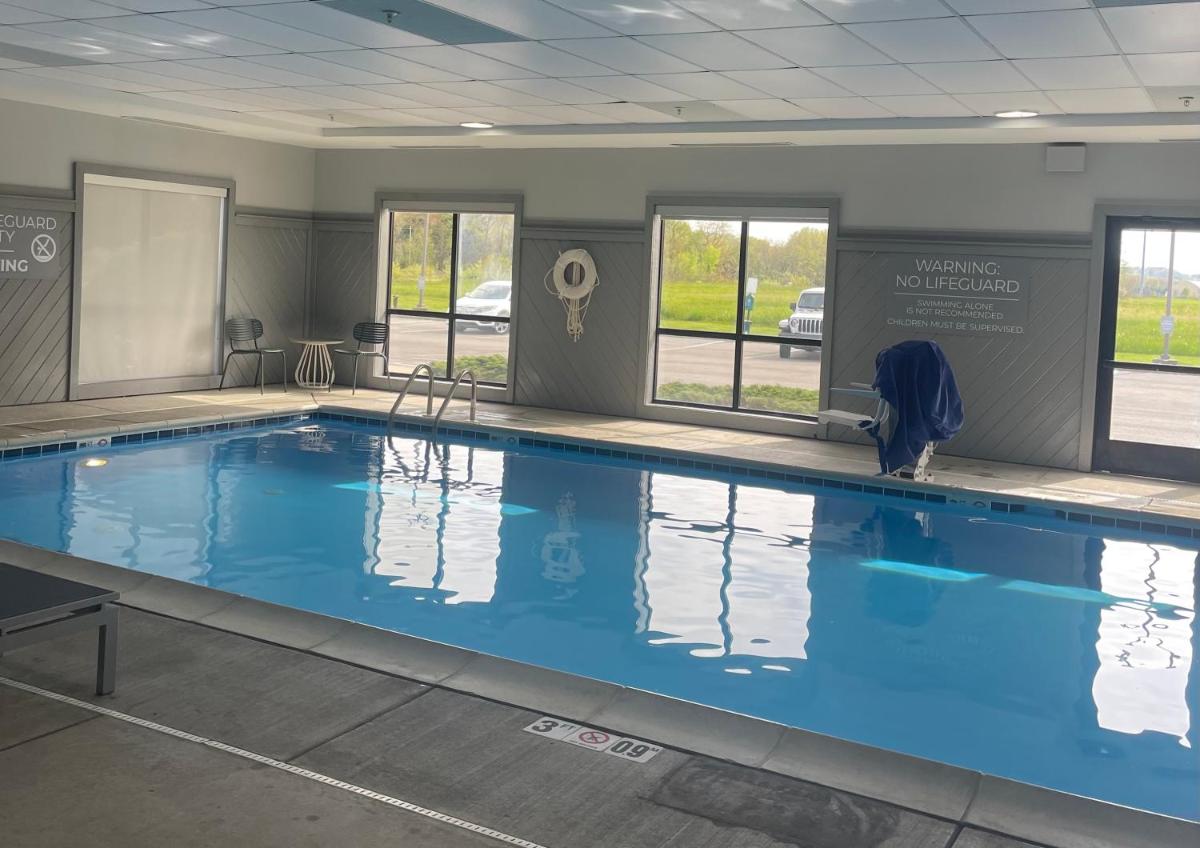 Hampton Inn Newcomerstown - image 3
