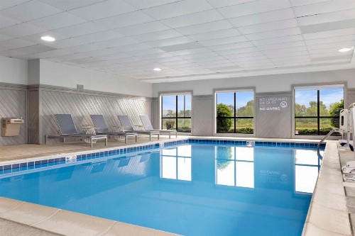 Hampton Inn Newcomerstown - image 9