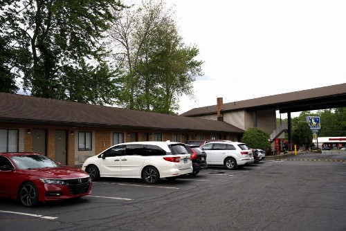Carrier Motor Lodge - image 10