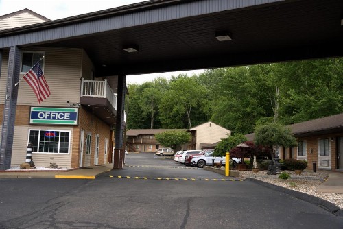 Carrier Motor Lodge - image 11