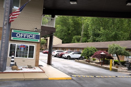 Carrier Motor Lodge - image 8