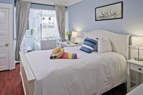 Newport Beach Hotel - image 12