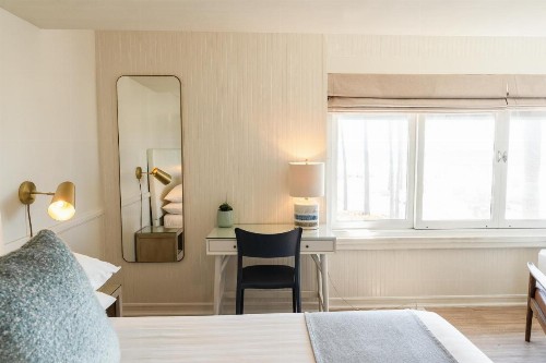 Newport Beach Hotel - image 25