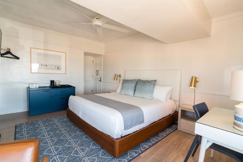Newport Beach Hotel - image 30