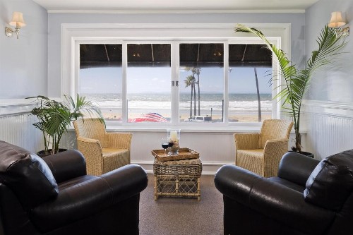 Newport Beach Hotel - image 4