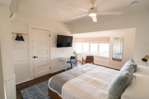 Newport Beach Hotel - image 5