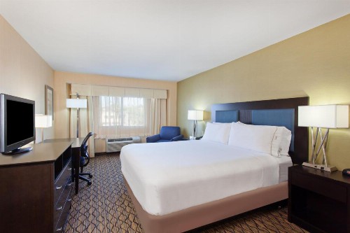 Holiday Inn Express Newport Beach an IHG Hotel - image 31