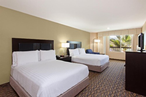 Holiday Inn Express Newport Beach an IHG Hotel - image 32