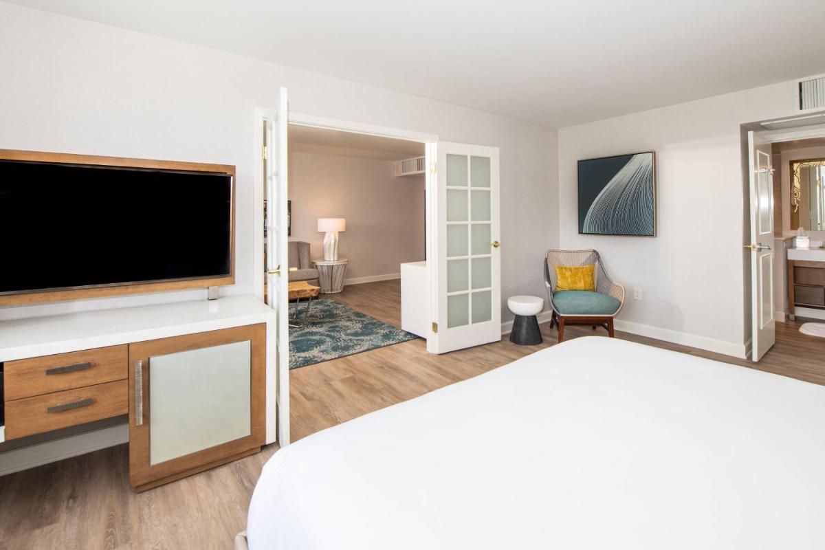 Renaissance Newport Beach Hotel - image 3