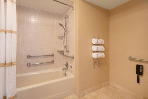 Newport Beach Marriott Bayview - image 26