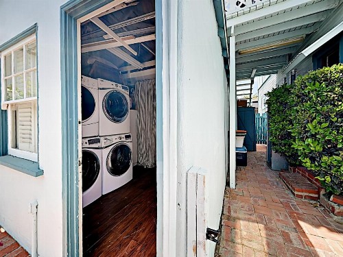 Balboa Island Charmer Townhouse - image 10