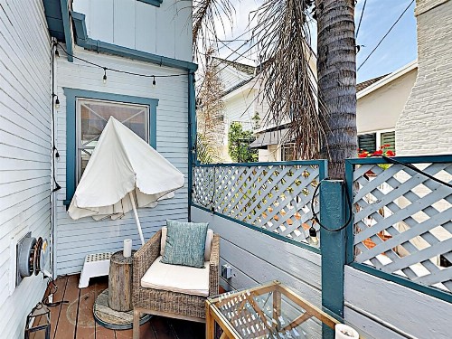 Balboa Island Charmer Townhouse - image 11