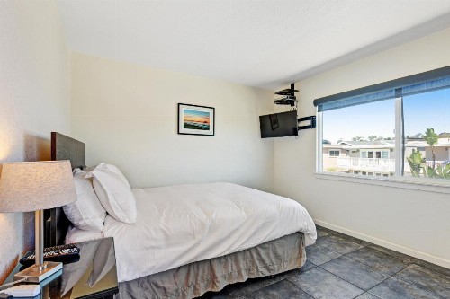 Upper Level Beach Retreat - image 11