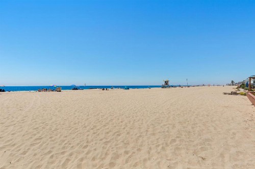 Upper Level Beach Retreat - image 12