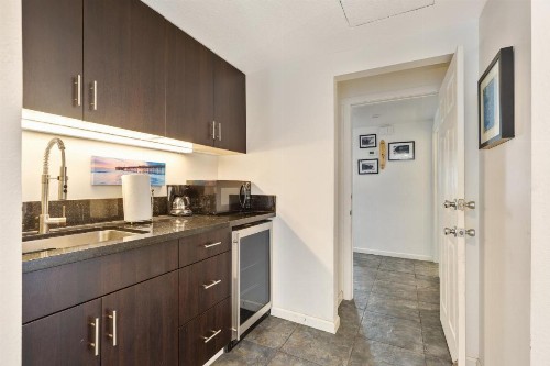 Upper Level Beach Retreat - image 7