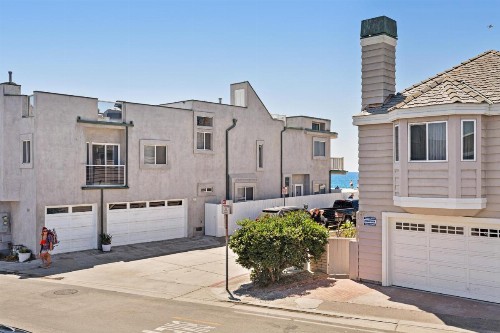 Upper Level Beach Retreat - image 8