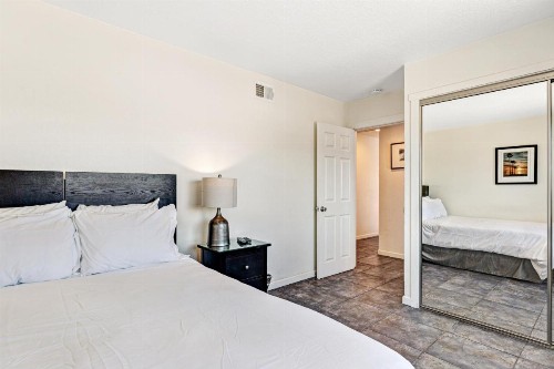 Upper Level Beach Retreat - image 9