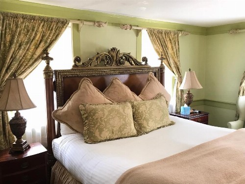 Admiral Farragut Inn - image 2