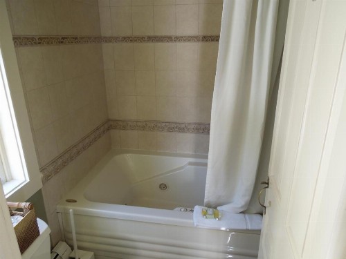Admiral Farragut Inn - image 22