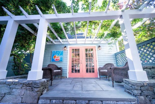 Town & Tide Inn - image 19