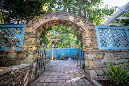 Town & Tide Inn - image 21