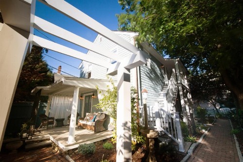 Town & Tide Inn - image 25