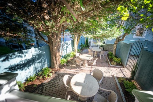 Town & Tide Inn - image 27