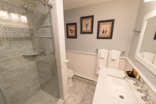 Town & Tide Inn - image 28