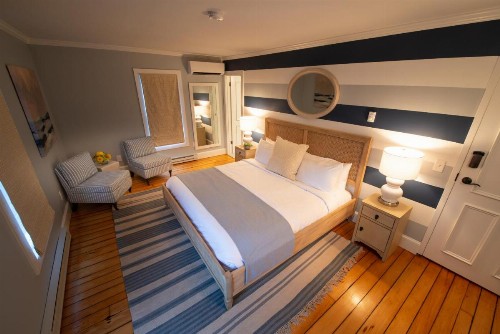Town & Tide Inn - image 3