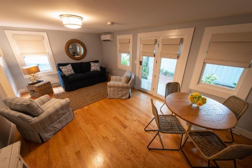 Town & Tide Inn - image 31