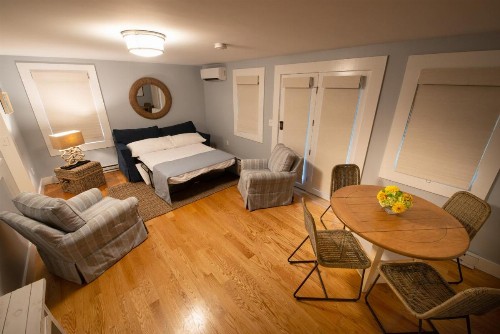 Town & Tide Inn - image 32