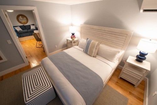 Town & Tide Inn - image 34