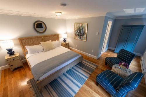 Town & Tide Inn - image 37