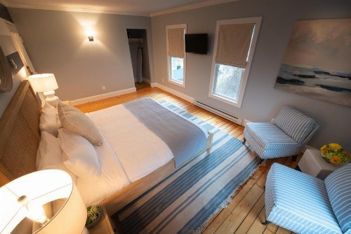 Town & Tide Inn - image 40