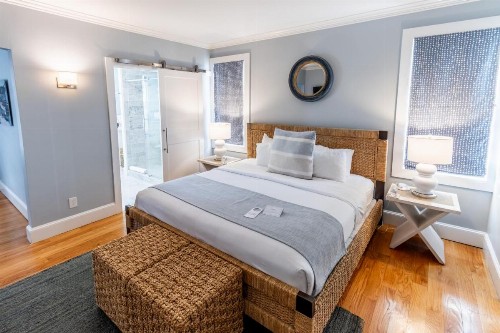 Town & Tide Inn - image 49