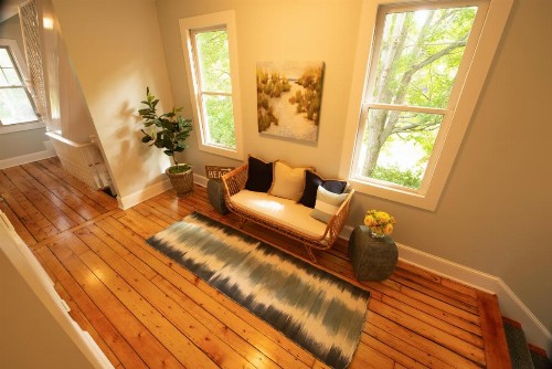 Town & Tide Inn - image 5