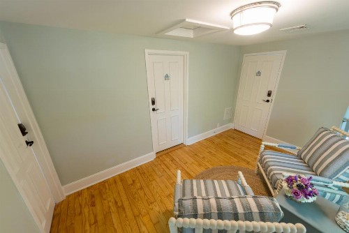Town & Tide Inn - image 6
